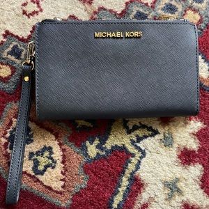MICHAEL MICHAEL KORS
Adele Leather Smartphone Wallet